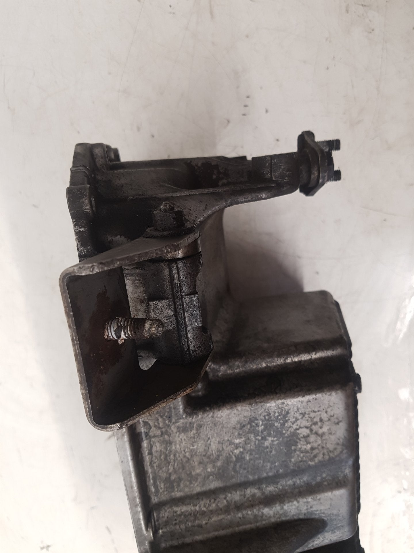 2008 - 2012 Saab 9-3  Convertible Oil Pan/Sump 90400247