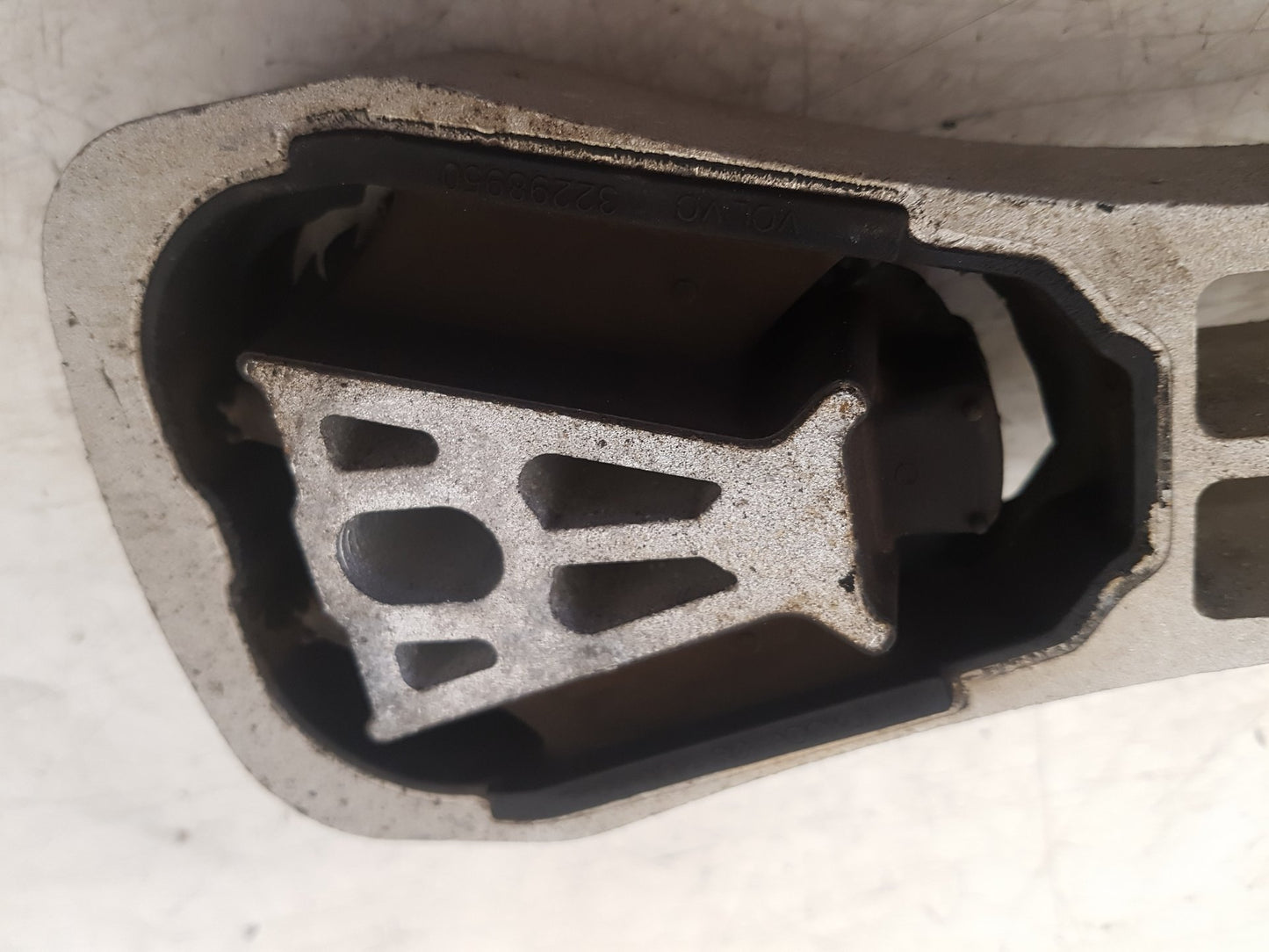 2017 - 2025 Volvo V90 235, 236 Estate ENGINE MOUNT (FRONT) 32298950