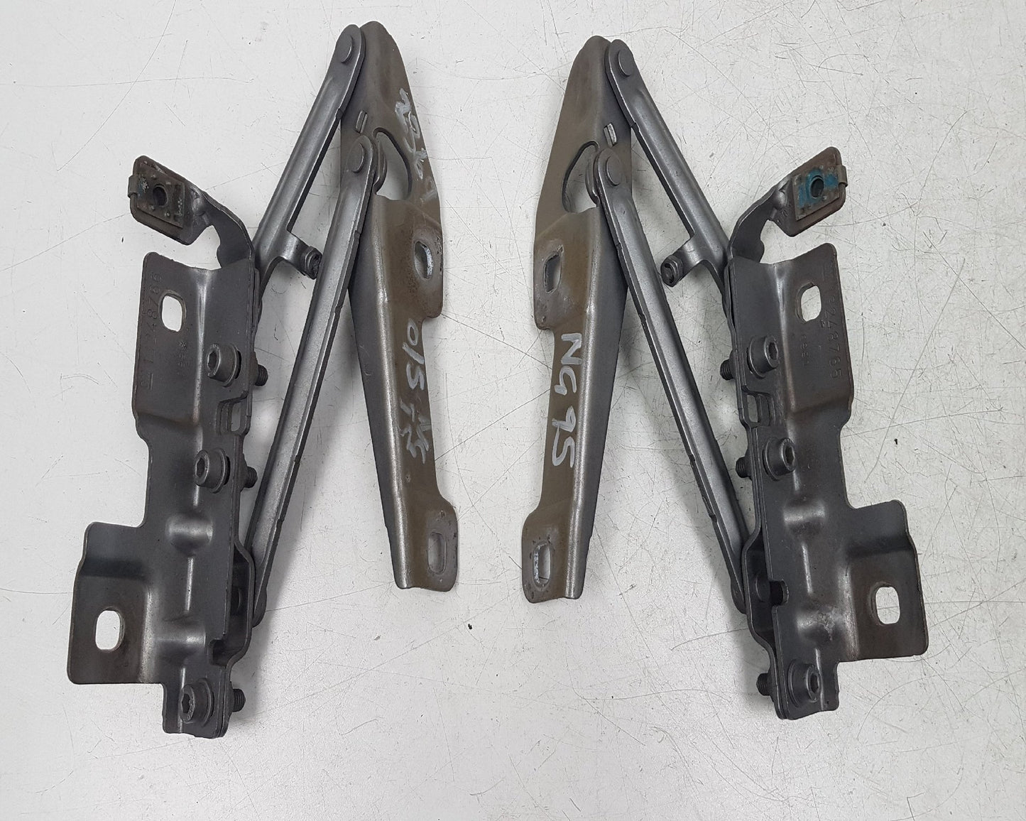 2010 - 2012 Saab 9-5  Saloon Bonnet Hinge/Strut 12841600