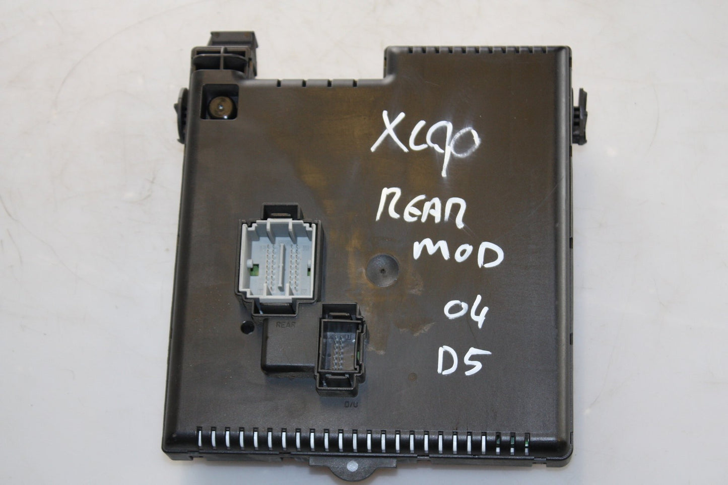 2004 Volvo XC90  Estate FUSE BOX (BODY ECU)(REAR ELECTRONIC MODULE) 8676391