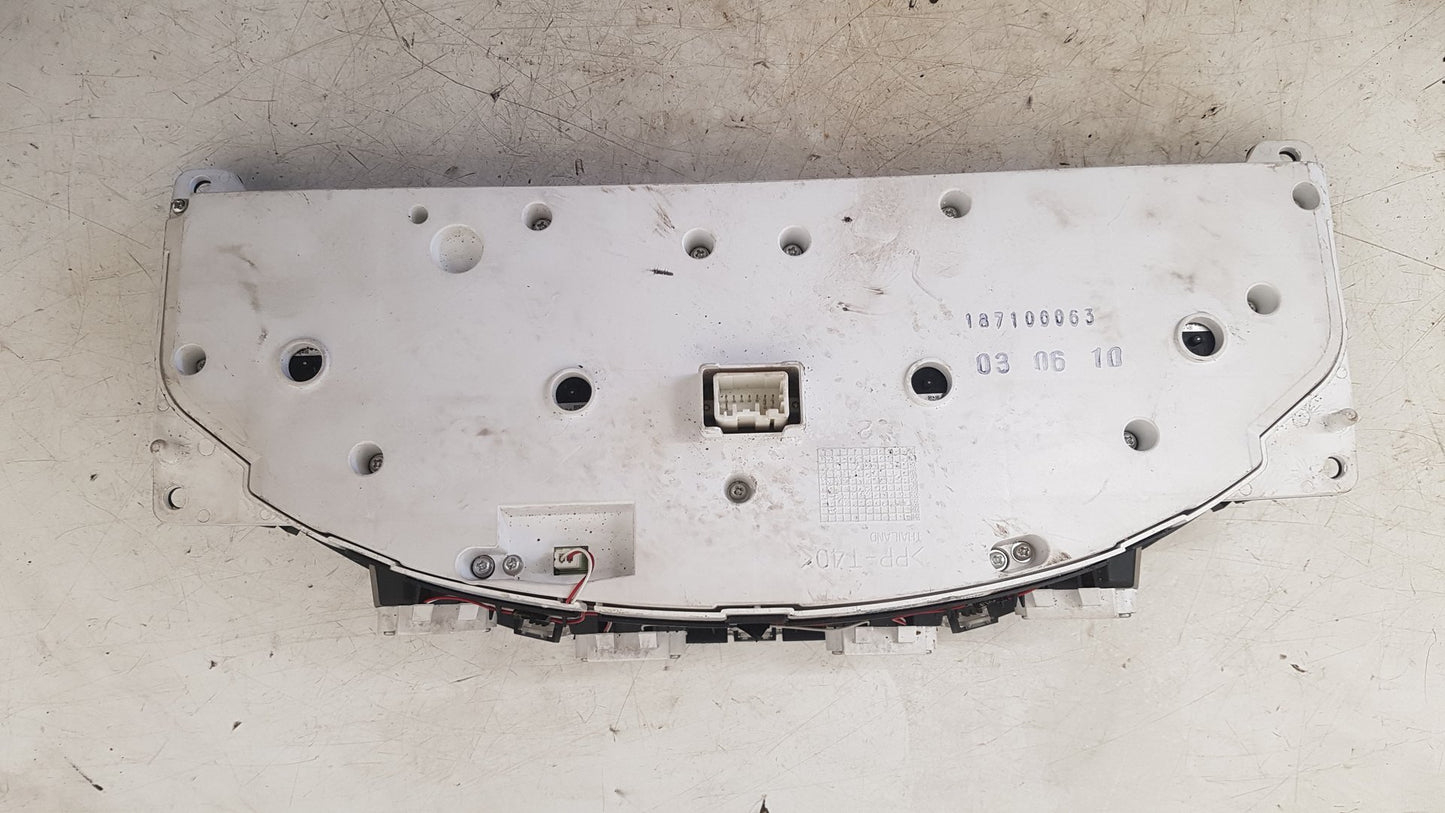 2006 - 2014 Volvo XC90 I 275 SUV Instrument Cluster 31296343