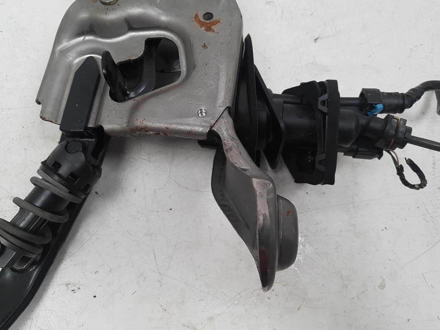 2013 - 2015 Volvo V60  Estate Clutch Pedal 31341421