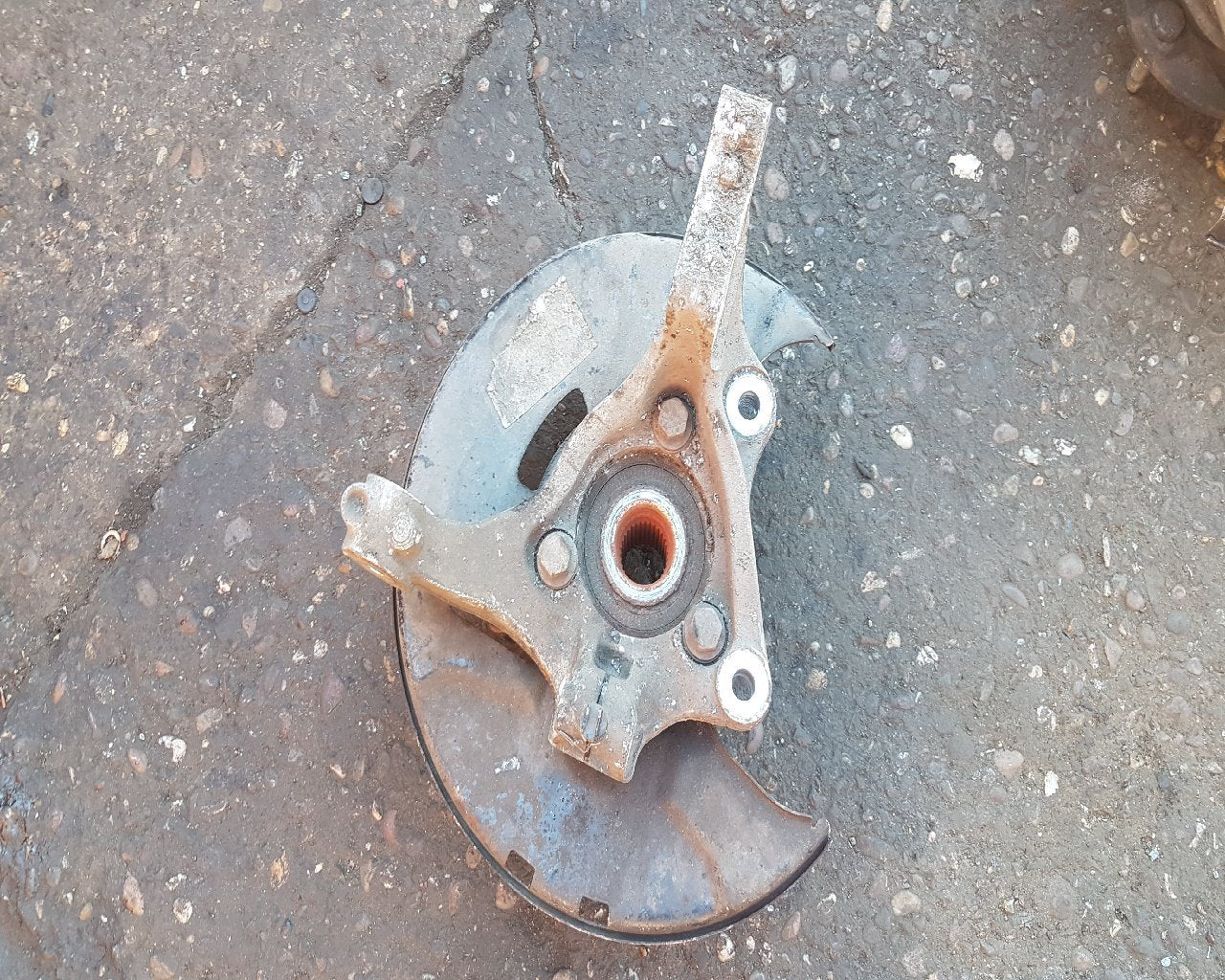 2010 - 2012 Saab 95  Saloon Left Front Hub Assembly 13219080