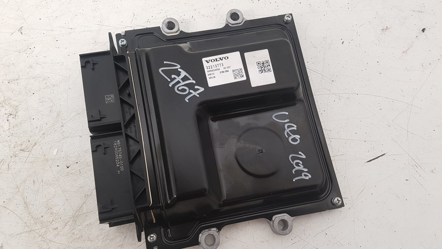 2015 - 2019 Volvo V40 Cross Country  Hatchback Engine ECU 32213773