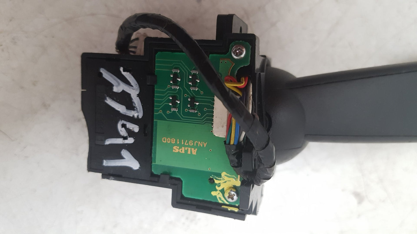 2013 Volvo V40  Hatchback Indicator Stalk 31327904