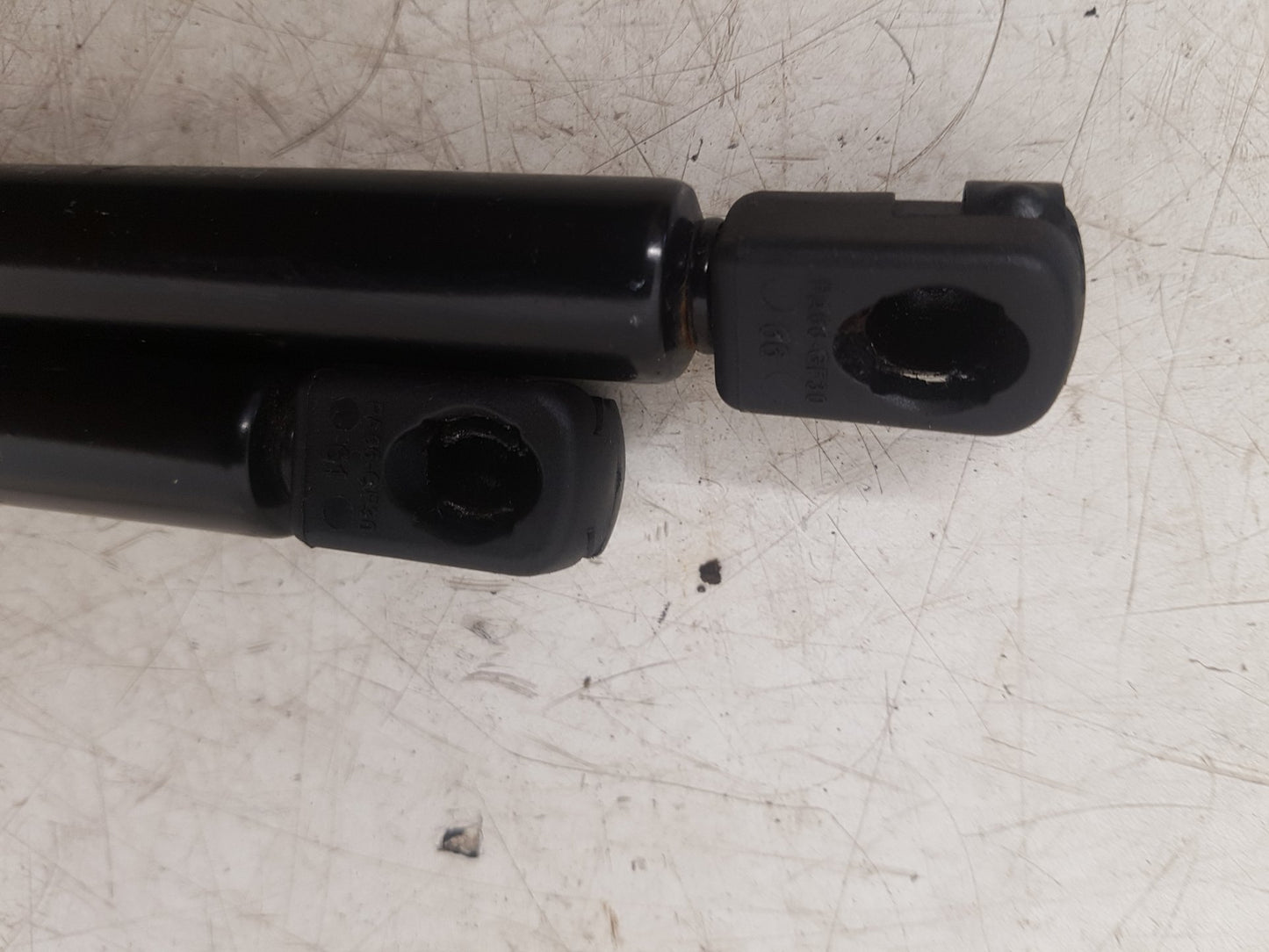 2011 - 2014 Volvo XC90  Estate BONNET STRUTS/RAMS - PAIR 83439736