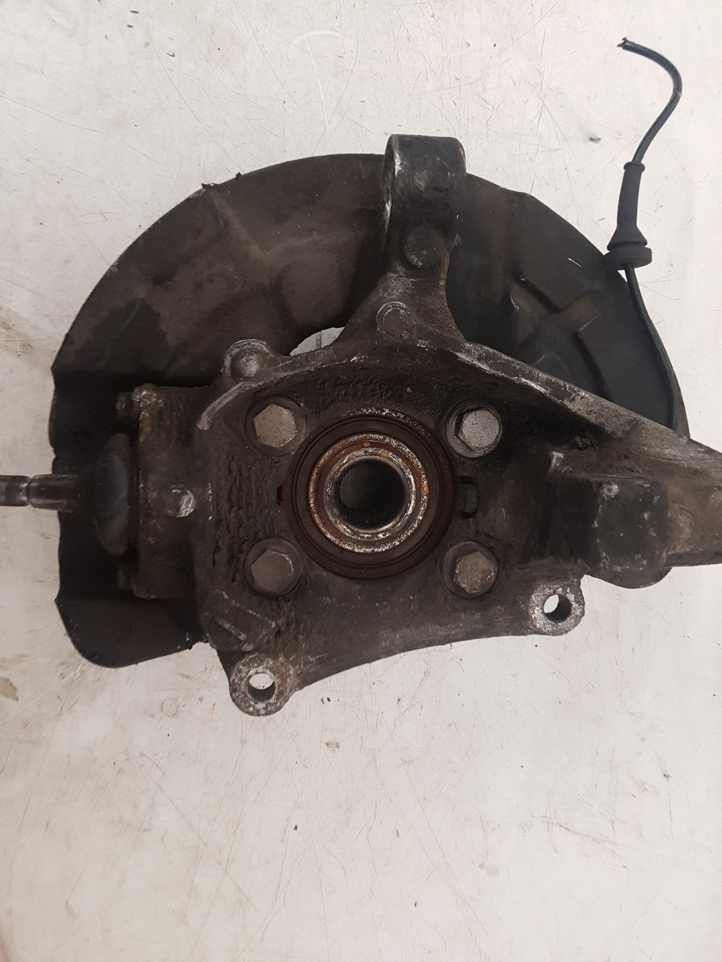 2007 Volvo V70  Estate Left Front Hub Assembly 31200311