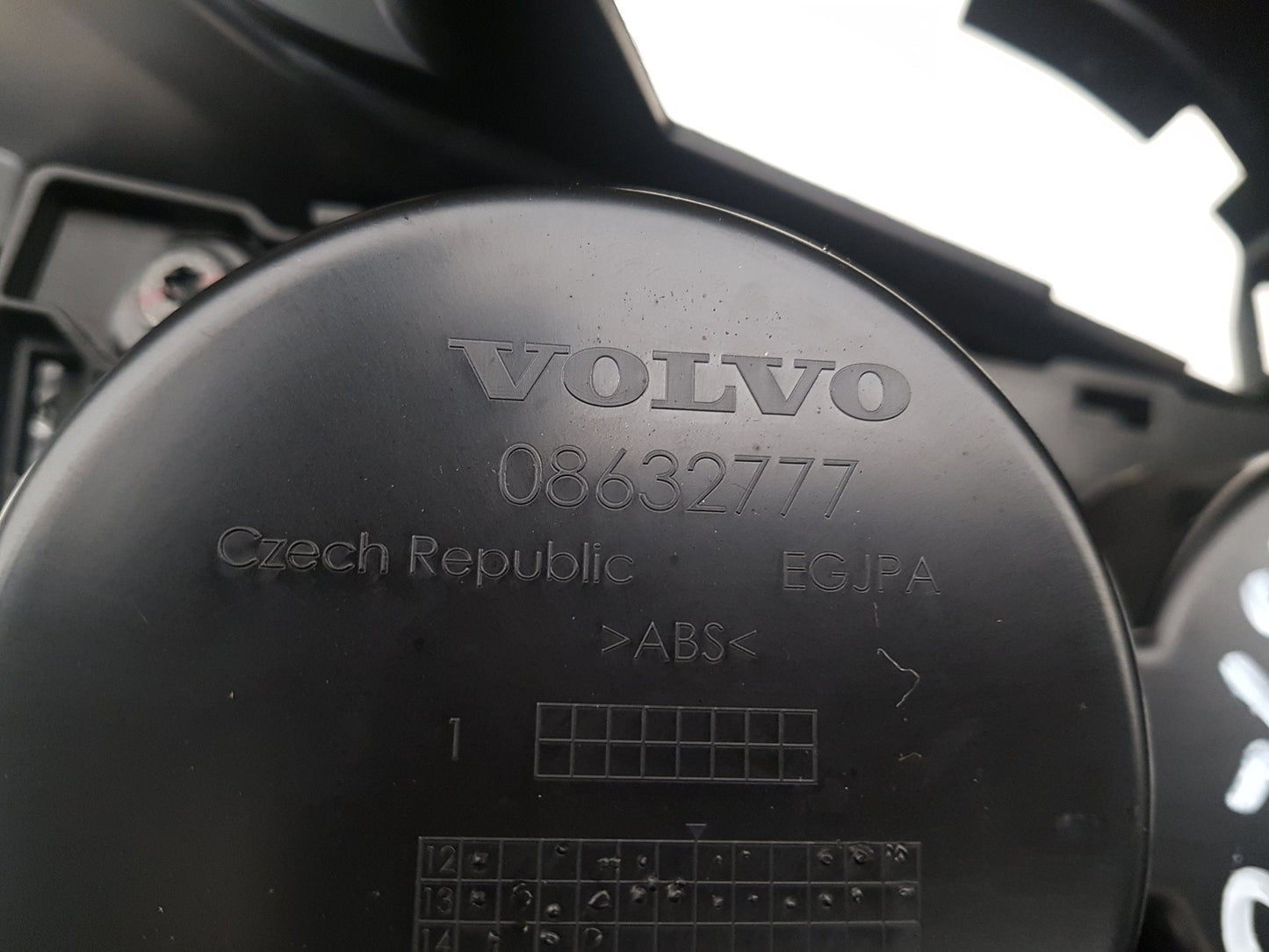 2012 - 2015 Volvo V40  Hatchback Centre Console 8632771