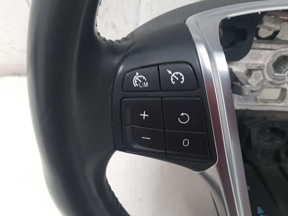 2010 - 2014 Volvo V60  Estate Steering Wheel 31390471