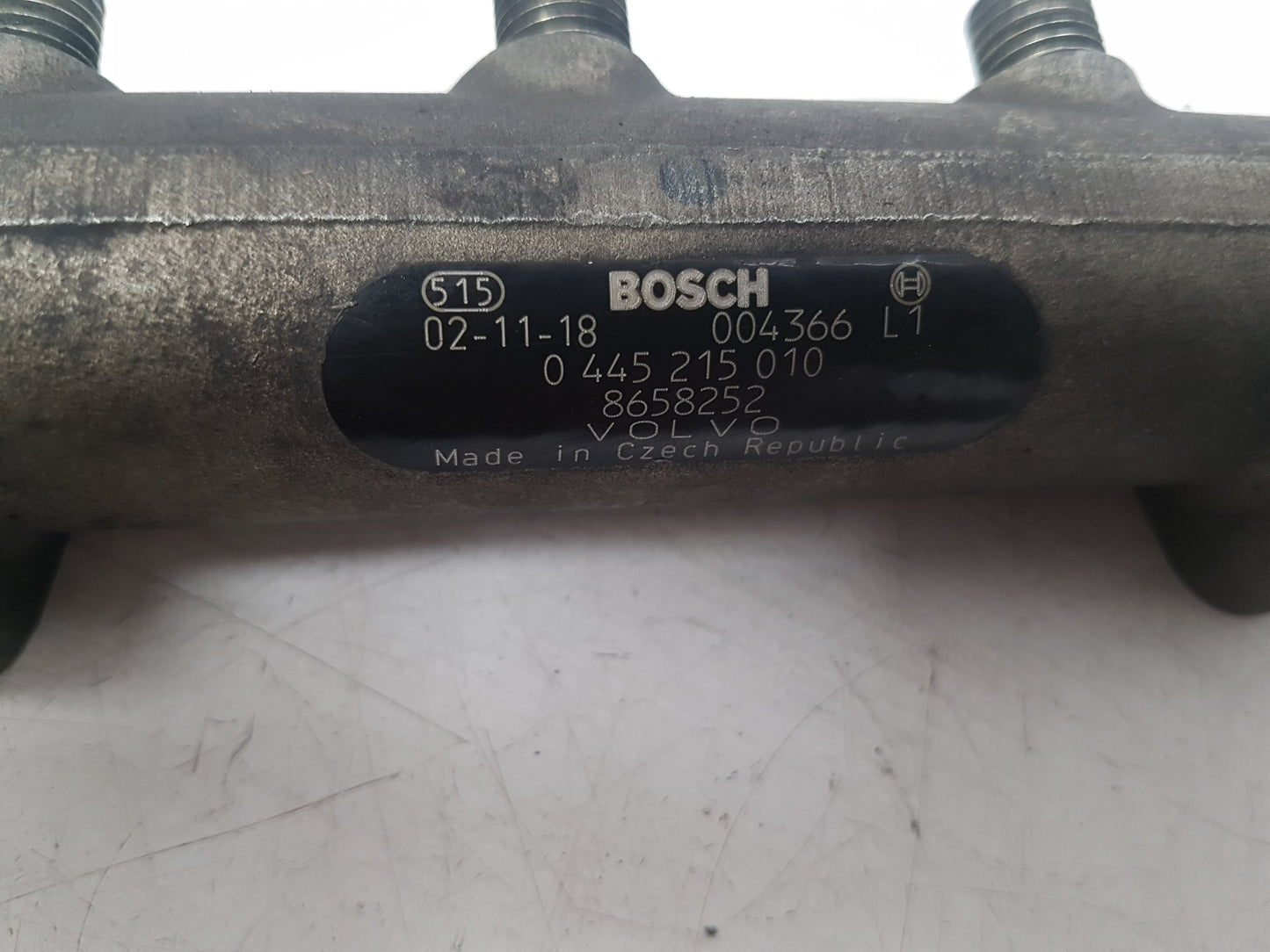2002 - 2005 Volvo S60  Saloon Injection Rail 8658252