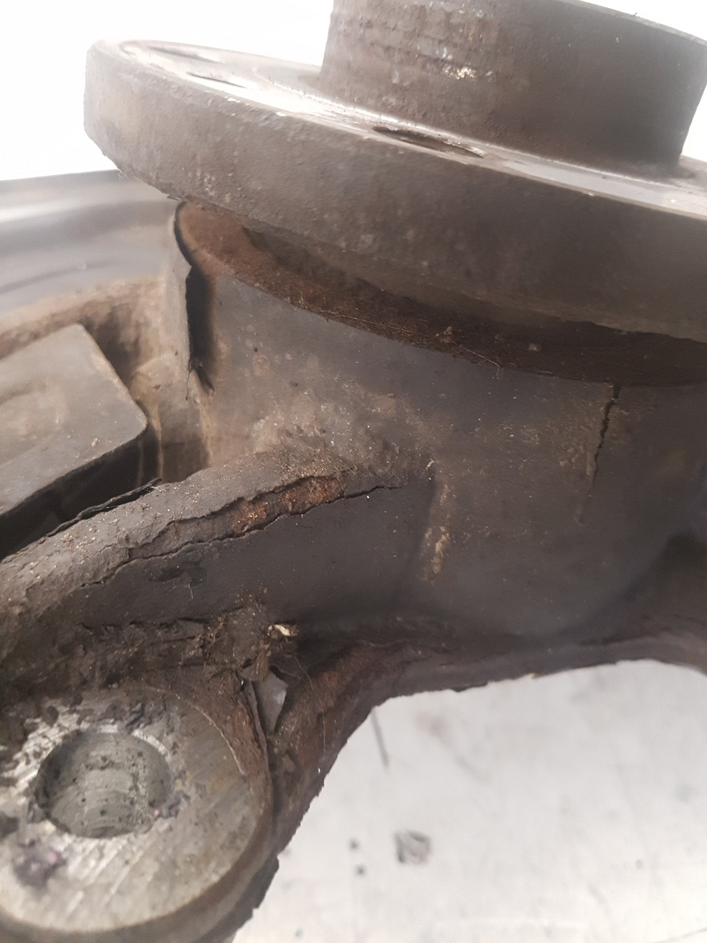 2009 - 2017 Volvo XC60 I 156 Estate Left Front Hub Assembly 7G91-3K171-M