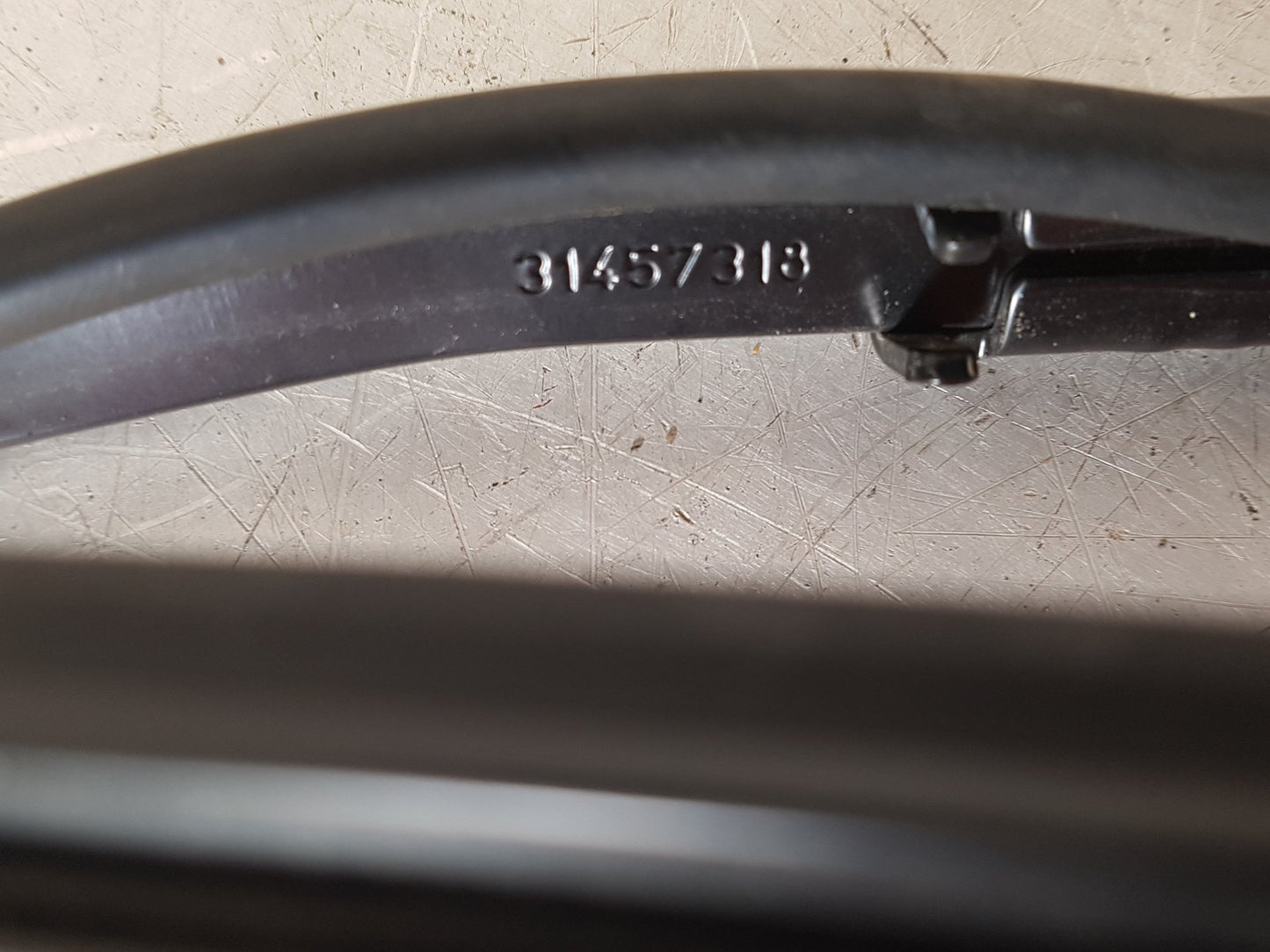 2019 - 2021 Volvo XC40 536 Estate WIPER ARM WITH WASHERS 31457318 RH
