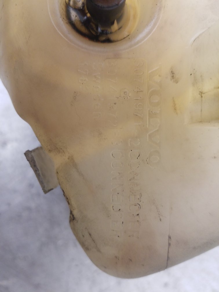 2000 - 2007 Volvo V70  Estate Radiator Pressure Bottle 30741971
