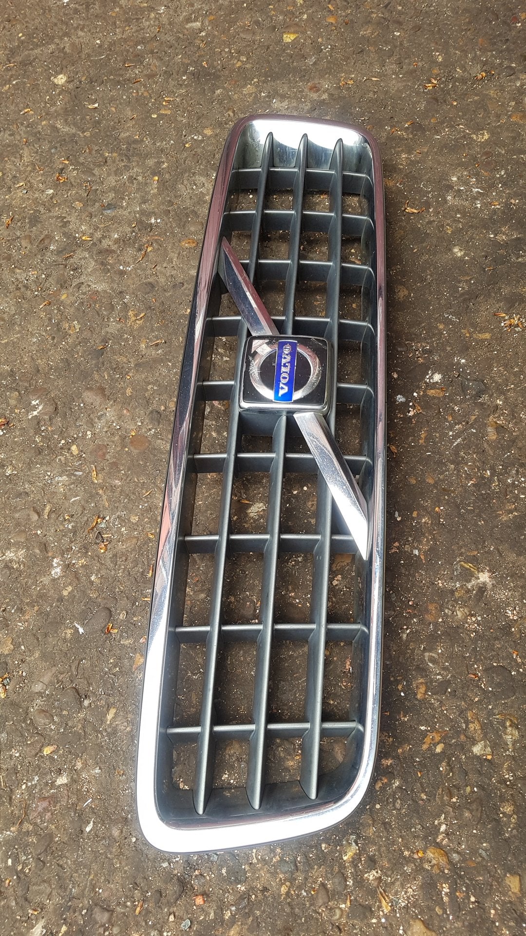 2007 - 2014 Volvo XC90  Estate Bumper Grille 30695512