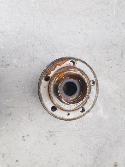1997 - 2000 Volvo V70  Estate Right Front Hub Assembly