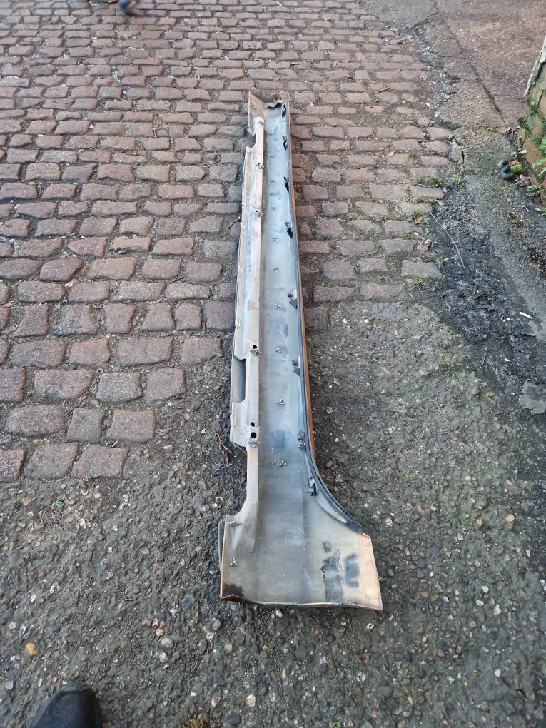 2010 - 2015 Volvo S60   Right Side Skirt BRONZE 704