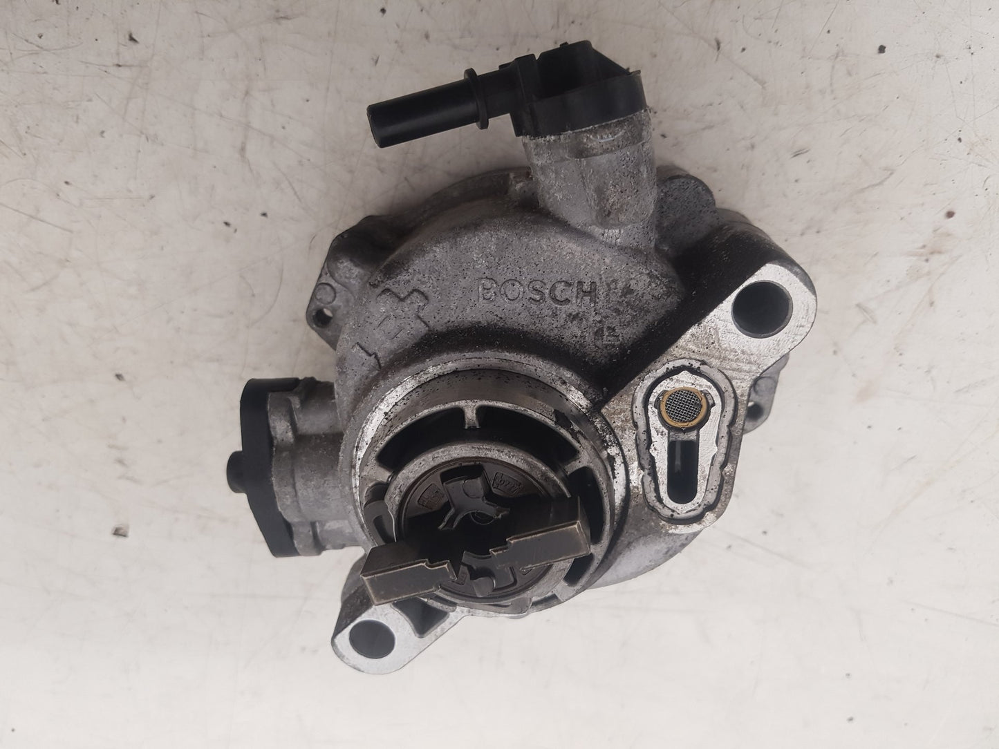 2012 - 2016 Volvo V40  Hatchback Vacuum/Air Pump 9804021880