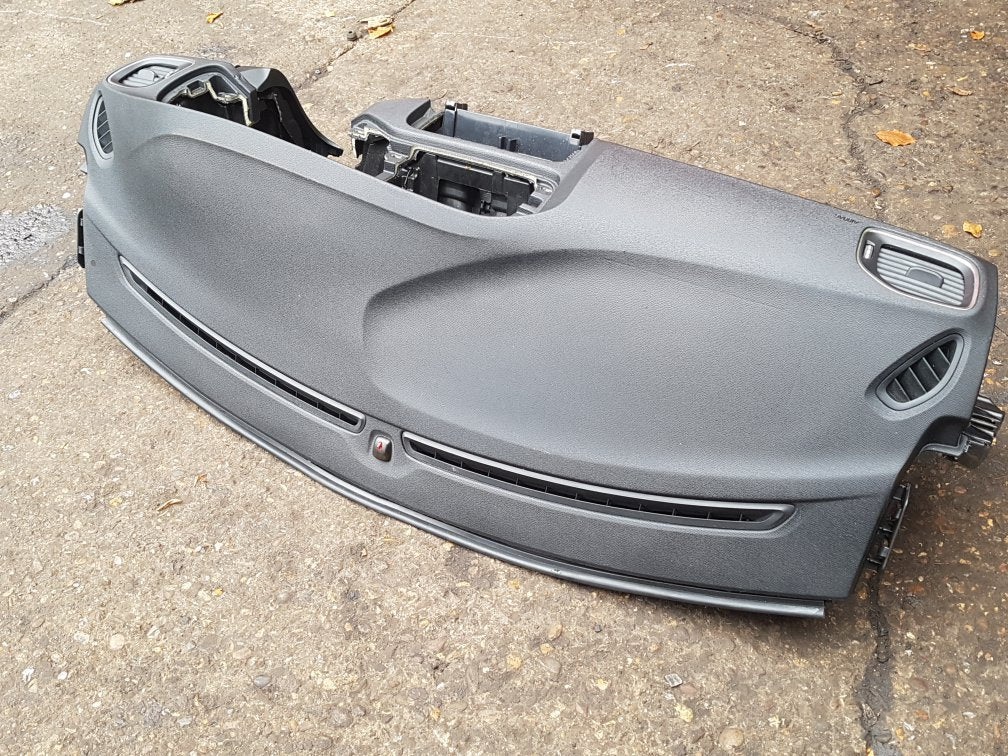 2012 - 2017 Volvo V40  Hatchback Dash Assembly