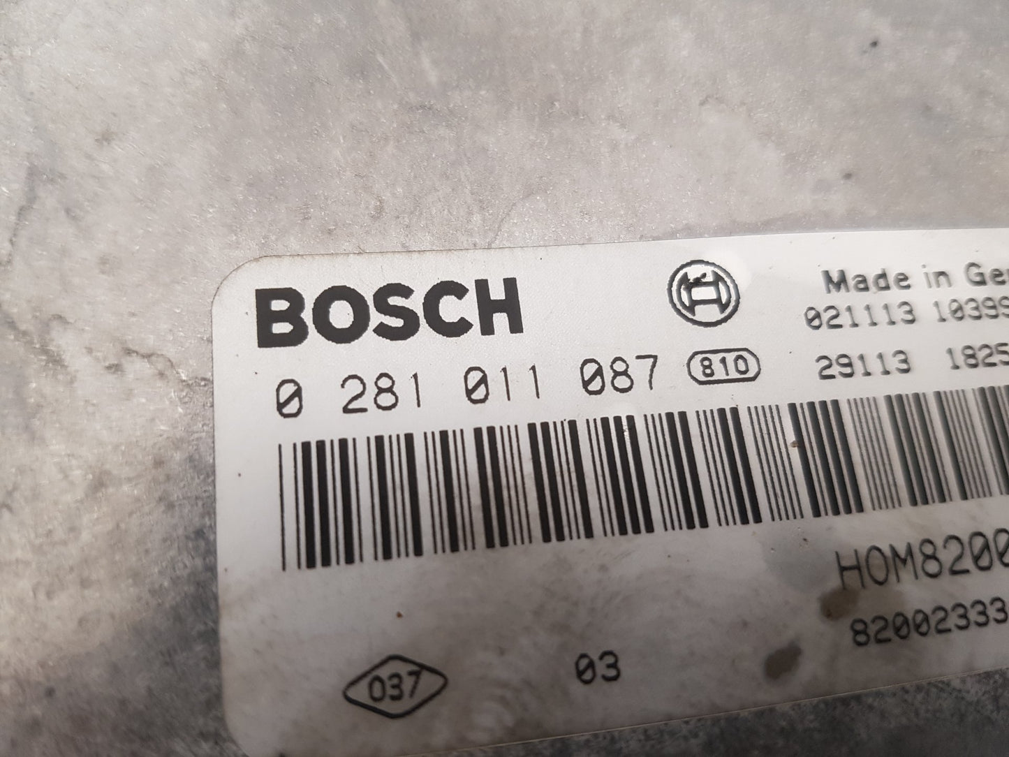 2001 - 2004 Volvo S40  Saloon Engine ECU 30630418