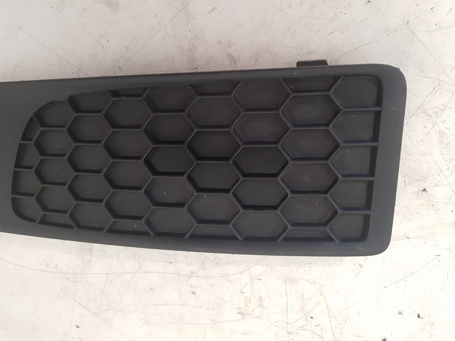 2006 - 2011 Volvo S80  Saloon FOG LIGHT GRILL (LEFT) 30655929