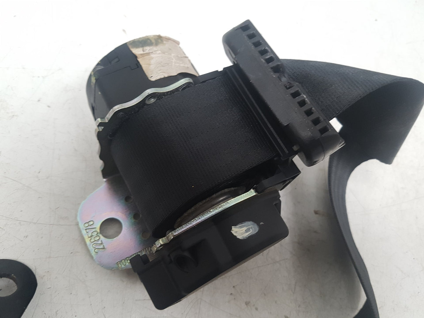 2007 - 2012 Volvo C70  Convertible SEAT BELT - MIDDLE REAR 8639555