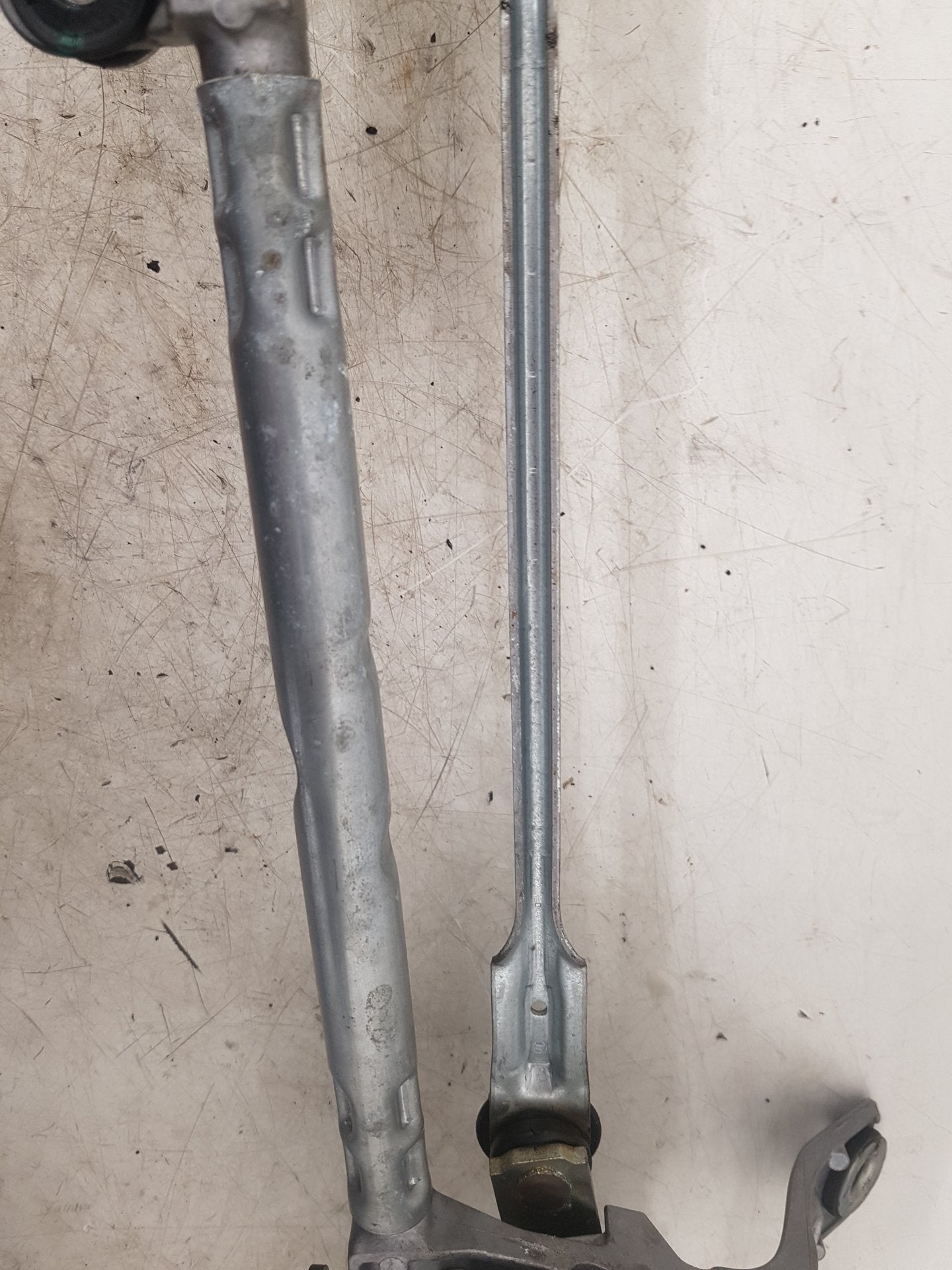 2017 - 2025 Volvo V90 235, 236 Estate WIPER LINKAGE AND MOTOR 32342120