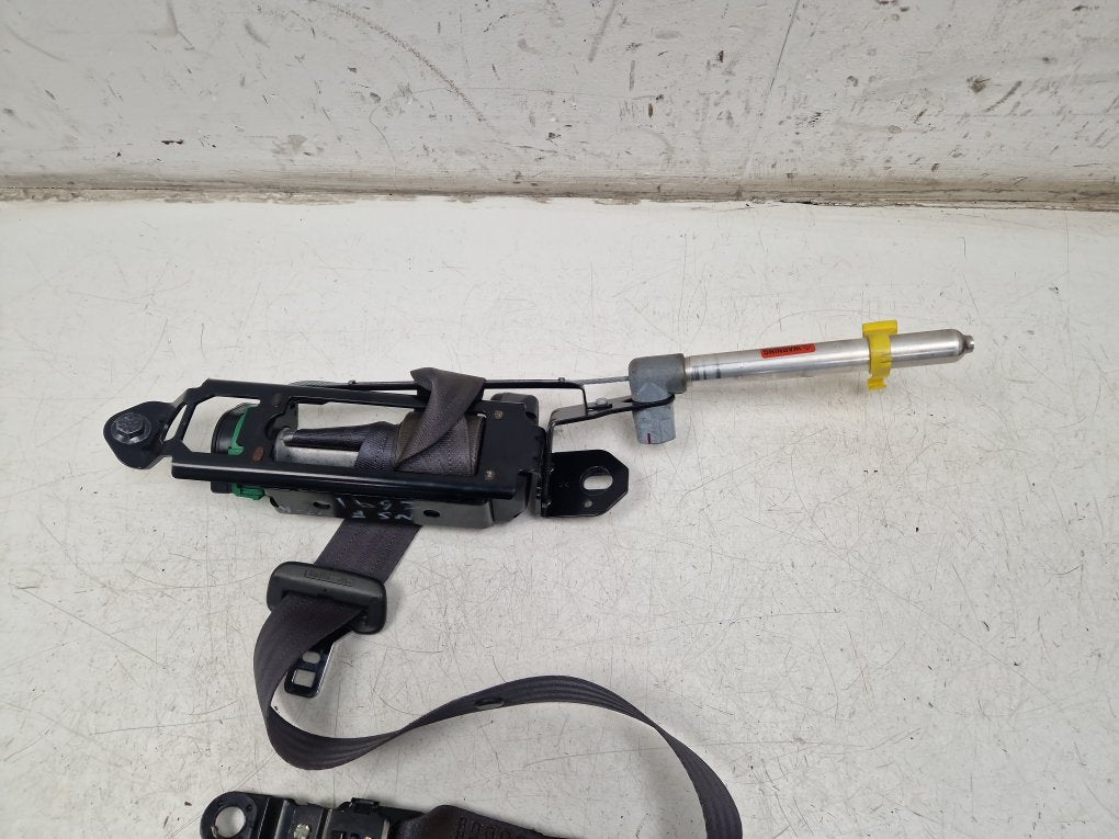 2003 - 2007 Volvo V70  Estate Left Front Seat Belt 30662989