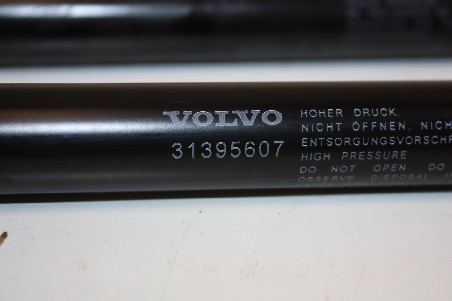 2012 - 2016 Volvo V40  Hatchback TAILGATE STRUTS (PAIR) 31395607