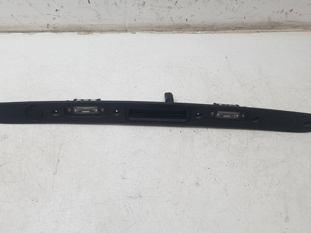 2010 - 2015 Volvo S60   TAILGATE/ BOOT HANDLE WITH LIGHTS 31253640