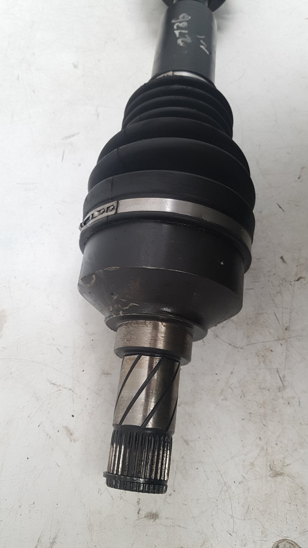 2008 - 2013 Volvo XC60 I 156 Estate DRIVESHAFT - PASSENGER FRONT (MANUAL) (ABS) 36051318