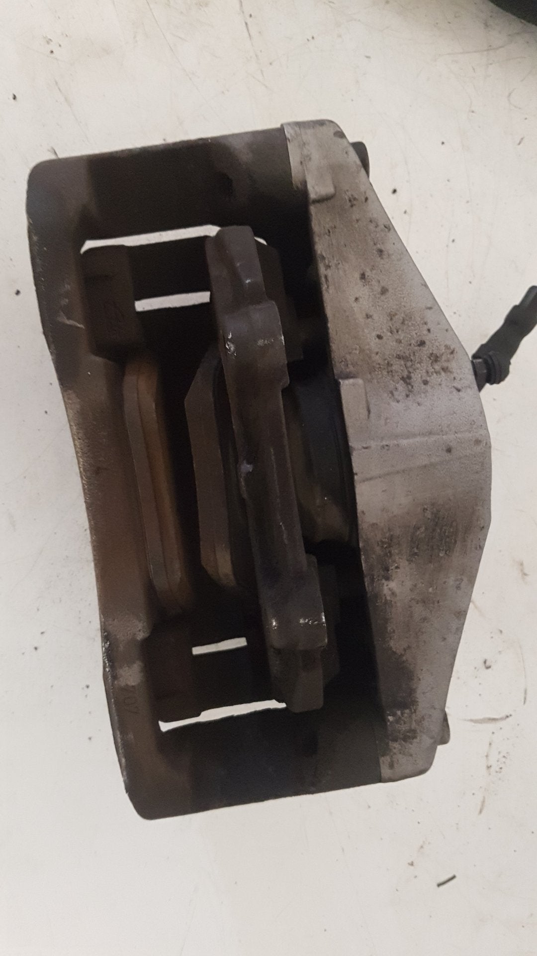 2015 - 2019 Volvo V40 Cross Country  Hatchback Left Front Caliper 36000704