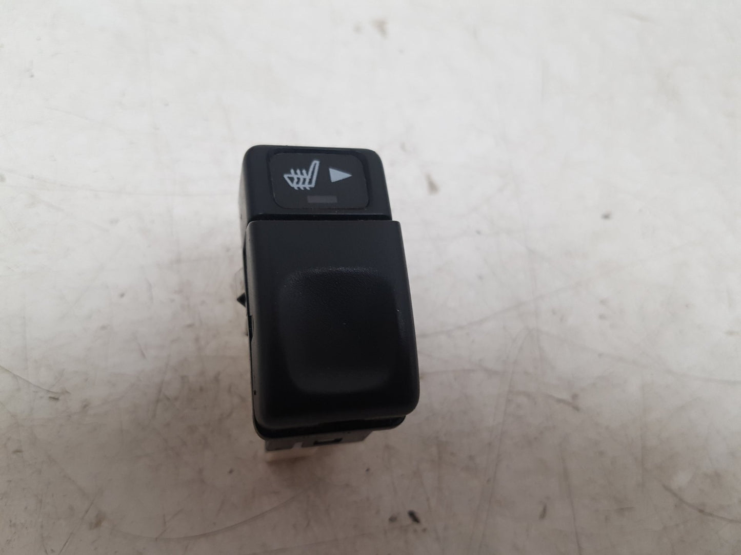 1992 - 1997 Volvo 850  Estate Heated Seat Switch 9148766