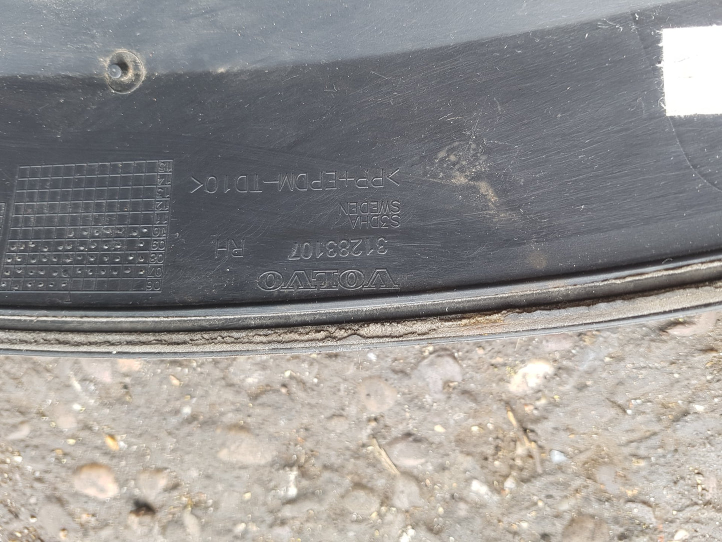 2010 Volvo XC70  Estate Right Rear Wheel Arch Moulding 31283106
