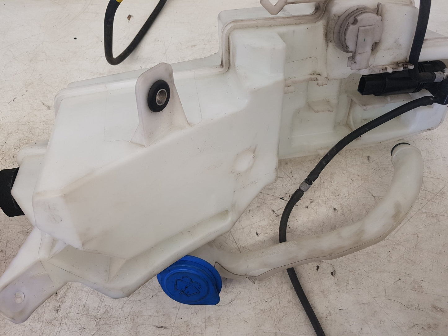 2017 - 2025 Volvo V90 235, 236 Estate WASHER BOTTLE & MOTOR 32342613