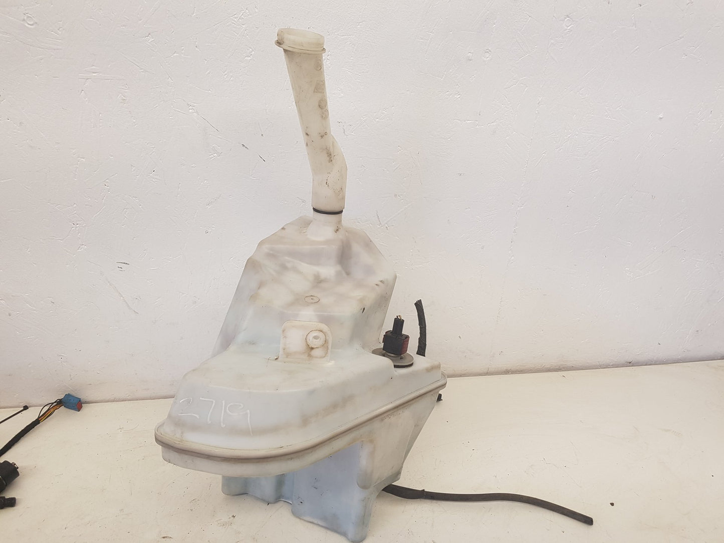2007 - 2015 Saab 9-3  Estate WASHER BOTTLE & MOTOR