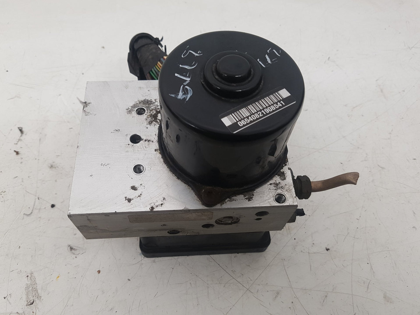 2002 - 2004 Volvo XC90  Estate ABS PUMP WITH CONTROL UNIT 8671224