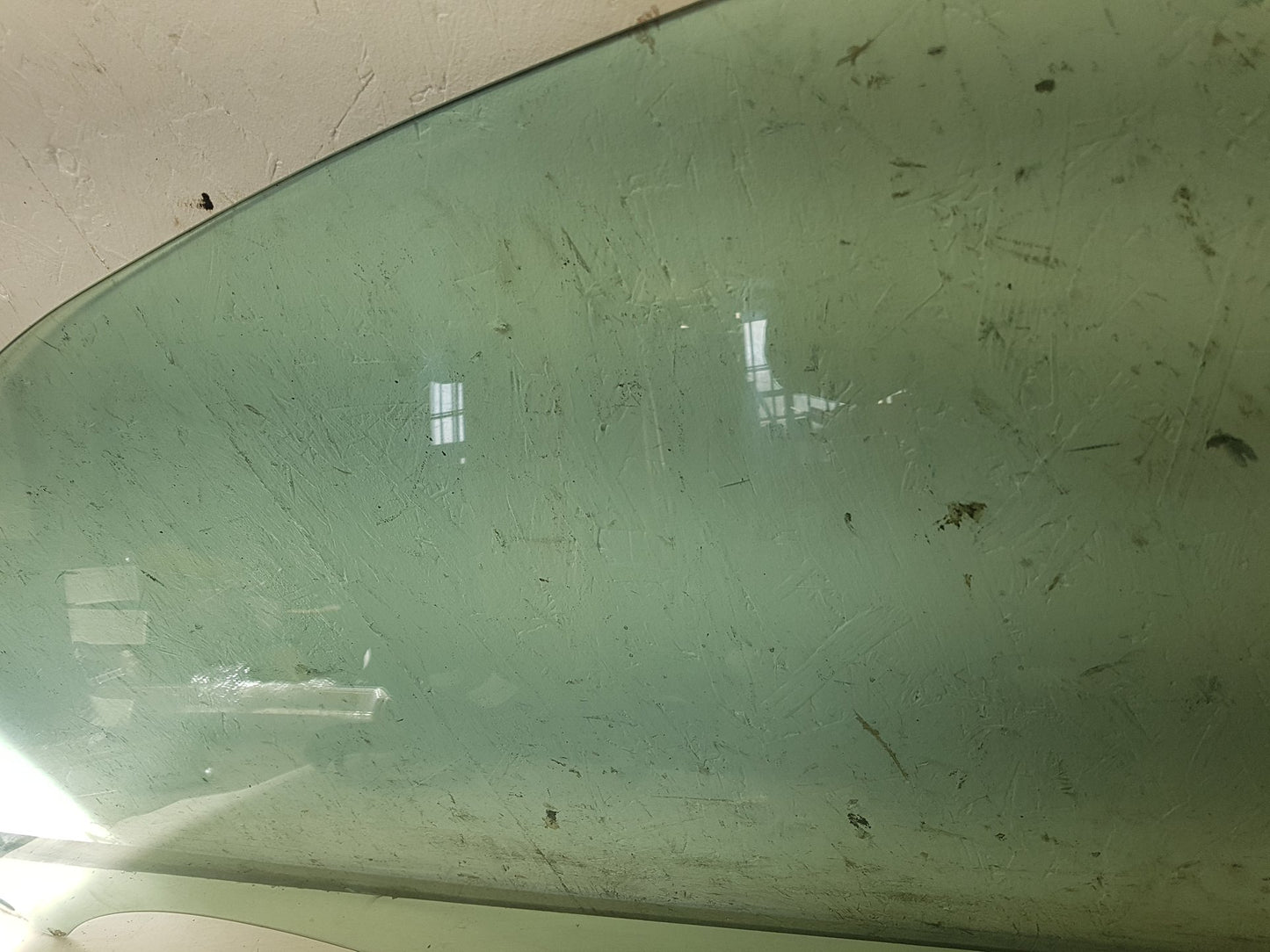2000 - 2005 Volvo C70  Convertible Left Front Door Window AS2