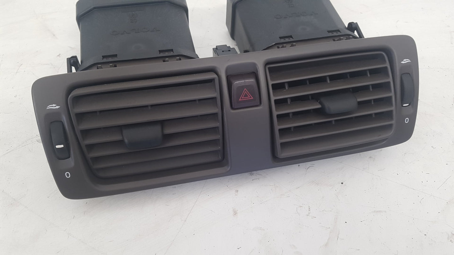 2007 - 2010 Volvo V50 545 Estate Dash Air Vent Centre 39879332