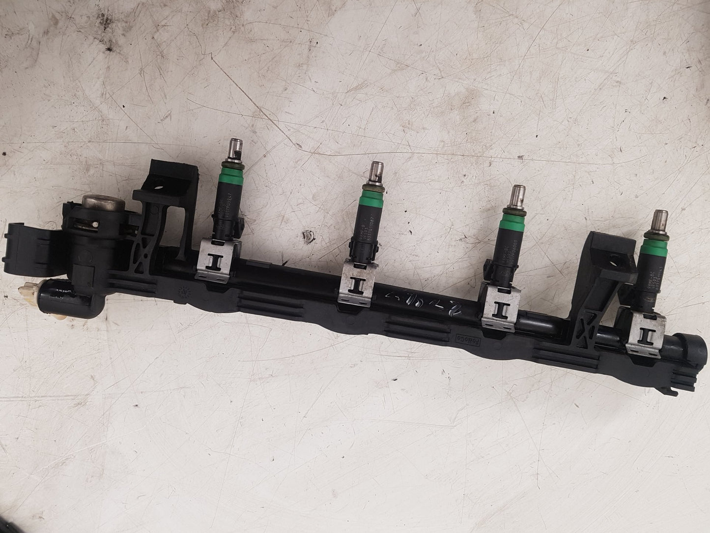 2006 - 2012 Volvo C30  Hatchback Injection Rail 5M5G-9H487