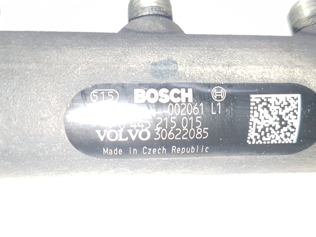 2002 - 2006 Volvo XC90  Estate Injection Rail 0445215015 30622085 0 445 215 015