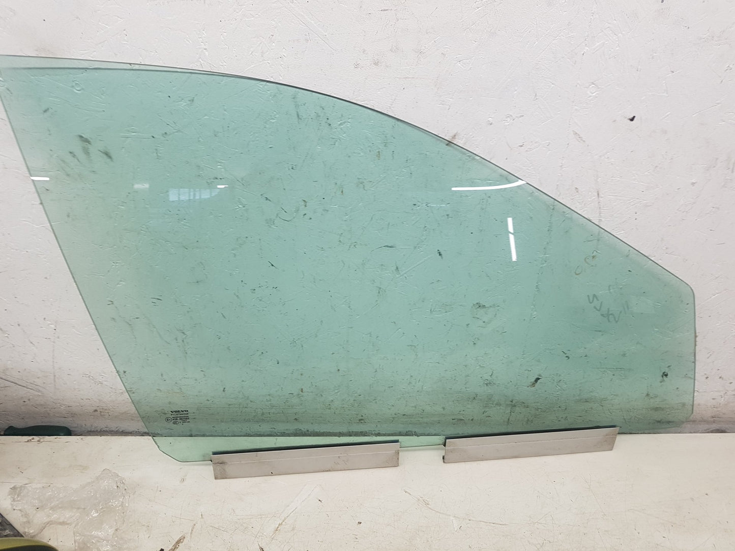2002 - 2006 Volvo XC90  Estate Right Front Door Window
