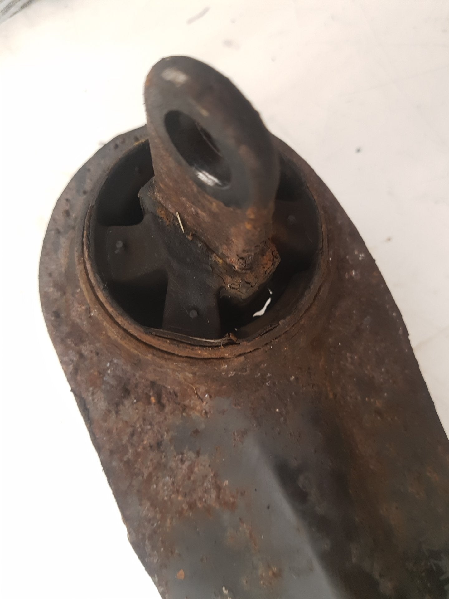 2010 - 2012 Volvo S40  Saloon Right Rear Hub Assembly 31340686