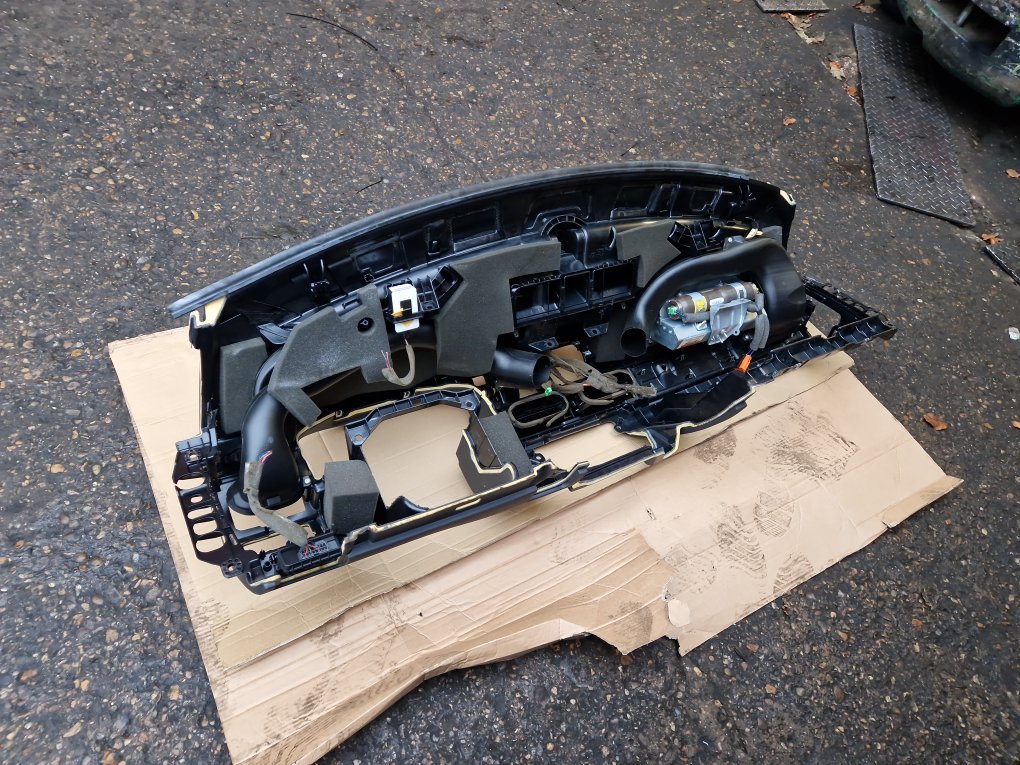 2010 - 2015 Volvo V70  Estate Dash Assembly
