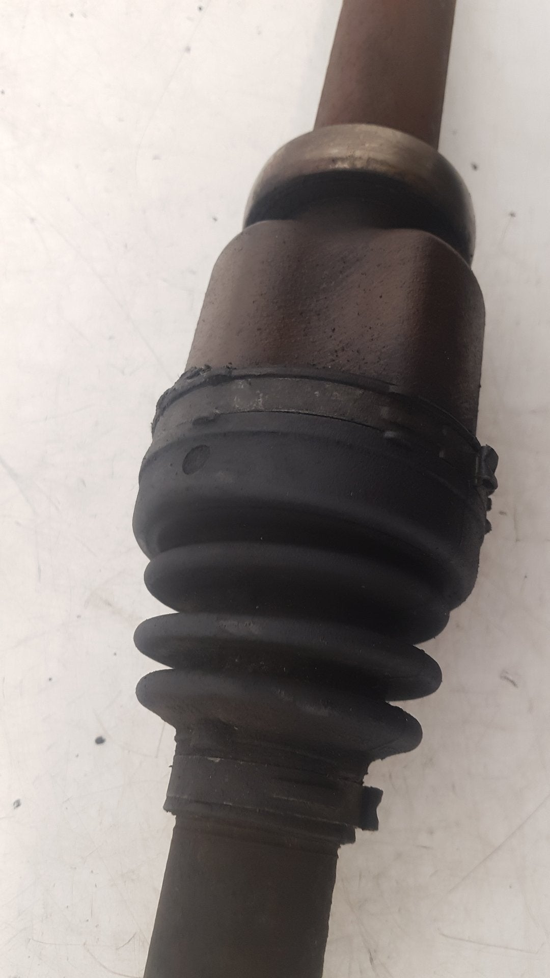 2005 - 2012 Volvo S40  Saloon Driveshaft (Manual) UK Drivers Side Front. 31256933