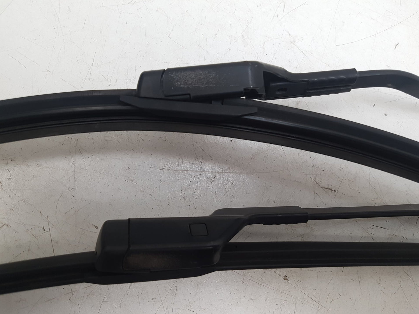 2013 - 2019 Volvo V40 III 525 Hatchback FRONT WIPER ARMS (PAIR) 31276063