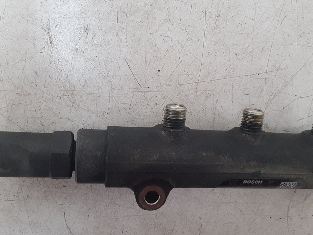 2002 - 2006 Volvo XC90  Estate Injection Rail 0445215015 30622085 0 445 215 015