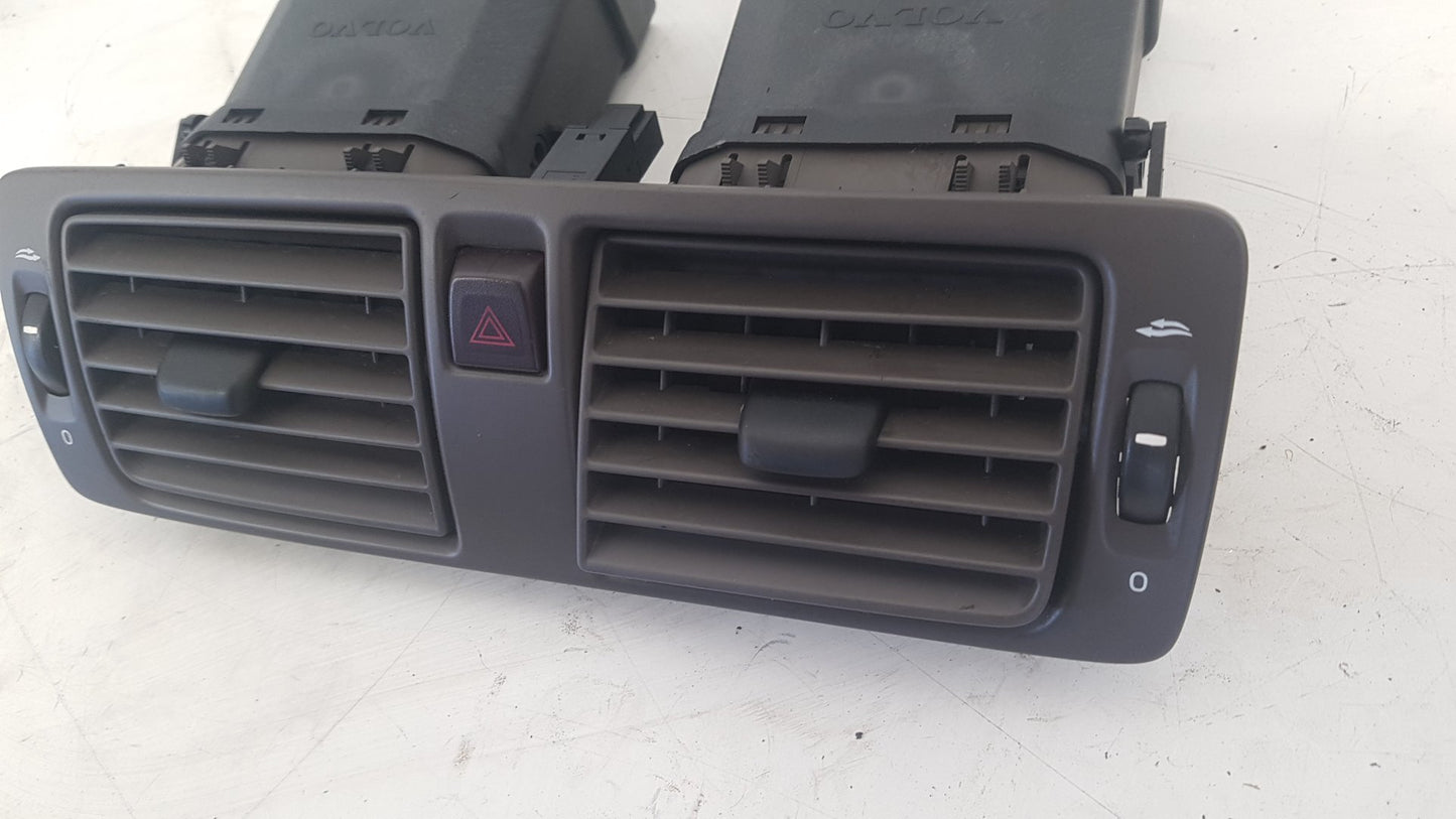 2007 - 2010 Volvo V50 545 Estate Dash Air Vent Centre 39879332