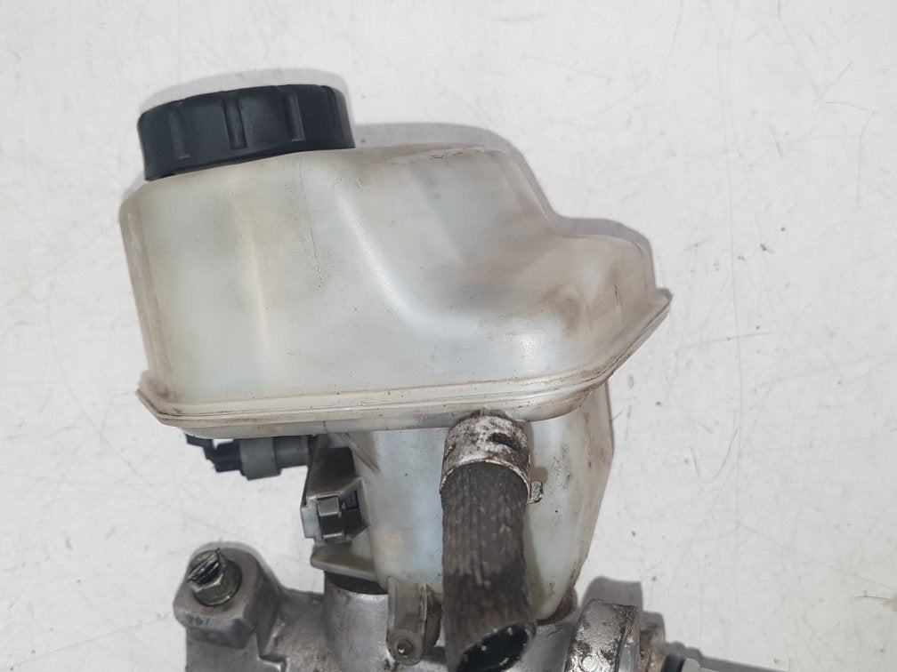 2005 - 2015 Saab 9-3  Estate Brake Master Cylinder 32067070
