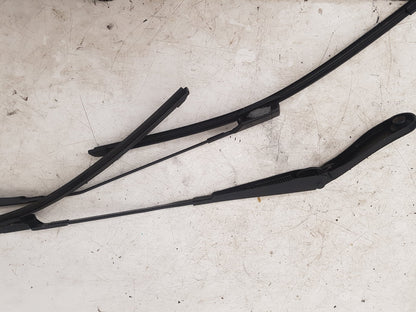 2007 - 2015 Volvo S80   FRONT WIPER ARMS (PAIR) 30796037