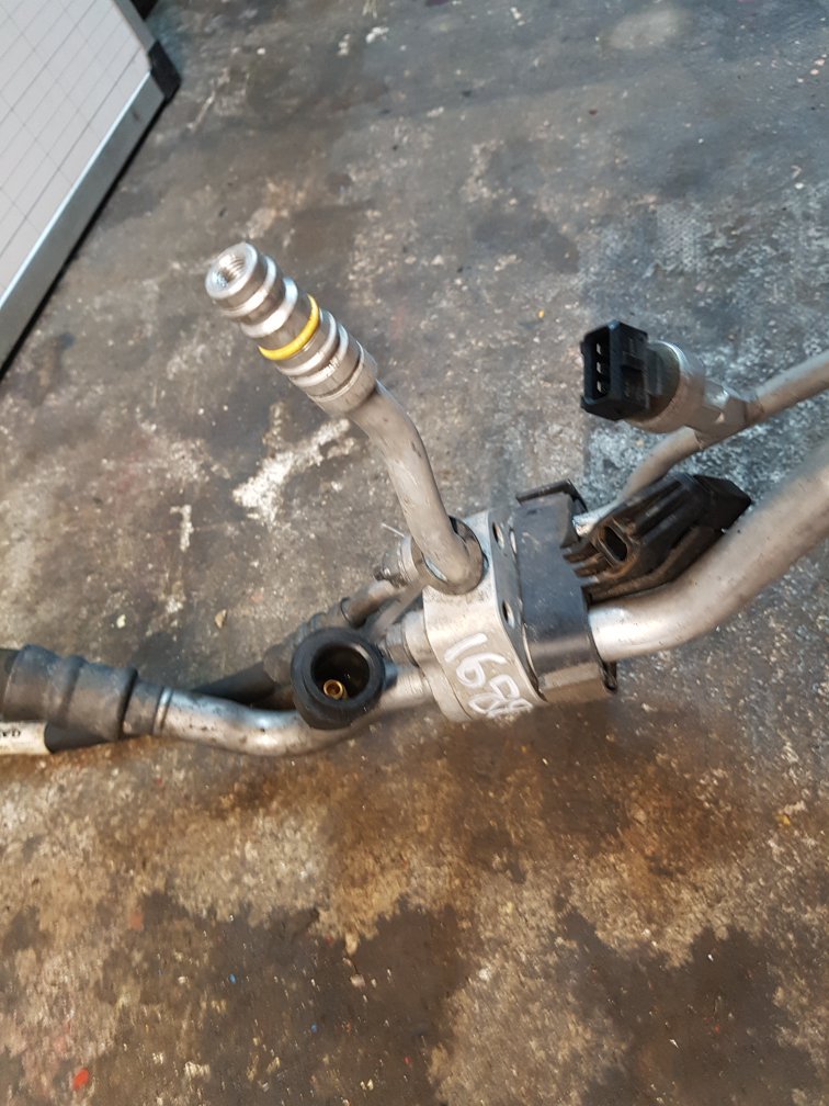 2008 - 2017 Volvo XC60  Estate A/C Pipe  31332755